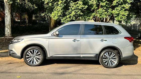 MITSUBISHI OUTLANDER 3.0 MIVEC V6 GASOLINA HPE-S AWD AUTOMÁTICO MITSUBISHI OUTLANDER 3.0 MIVEC V6 GASOLINA HPE-S AWD AUTOMÁTICO